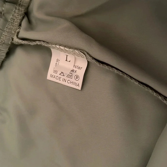 NWOT! Women’s high waist casual shorts Large - Picture 3 of 3